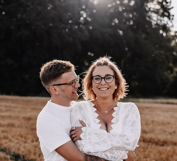 Bild von Juli und Michi, festgehalten in einer Momentaufnahme.